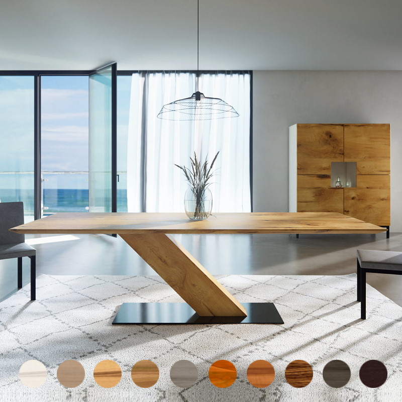 Eleganter Esstisch Diago aus massiver Eiche – diagonale Säule, nach Maß gefertigt